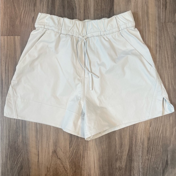 Lululemon Cinchable Waist High-Rise Woven Short 3.5" Bone - Picture 2 of 3